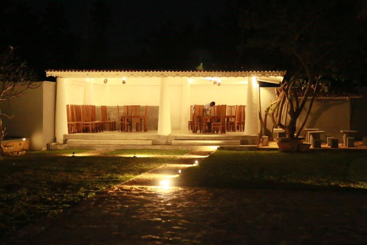 Hotel Samaraana Ahangama Esterno foto